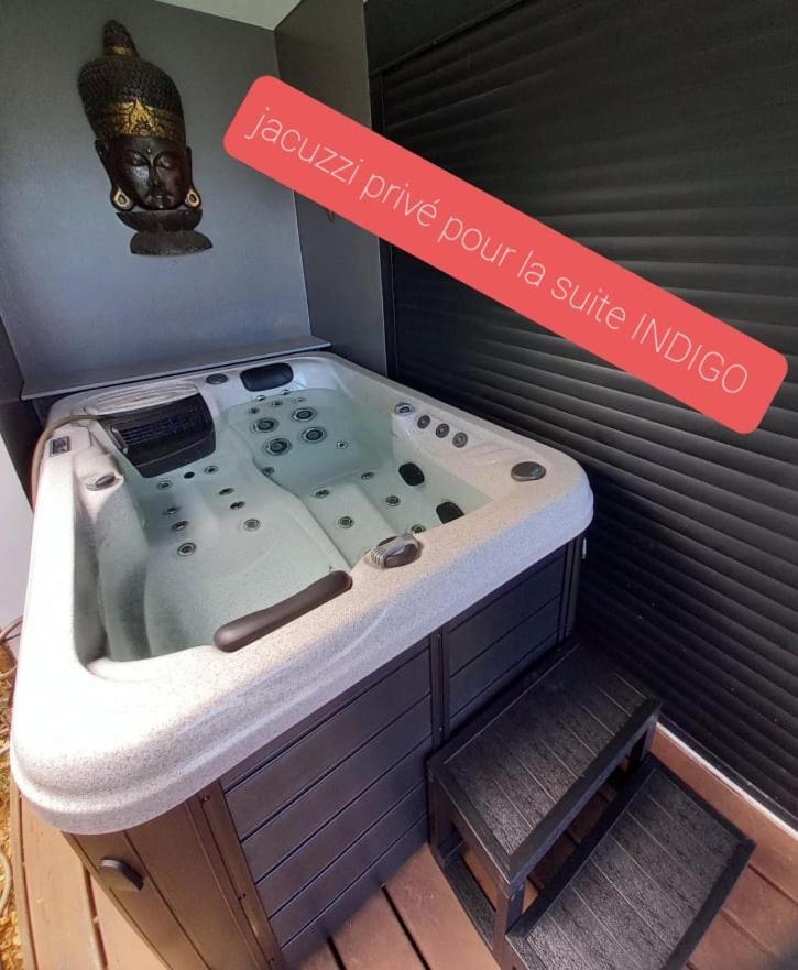סן-פייר Suite Indigo Jacuzzi Prive Piscine Vue Mer Acces Cuisine Laverie מראה חיצוני תמונה